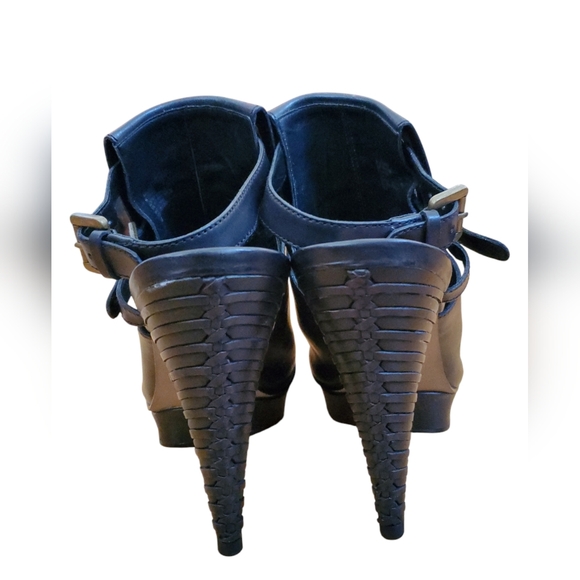 New B.Makowsky Black Leather (Faux) Buckles Swirl Heels Clogs Slip On size 7 NWT - Picture 4 of 5